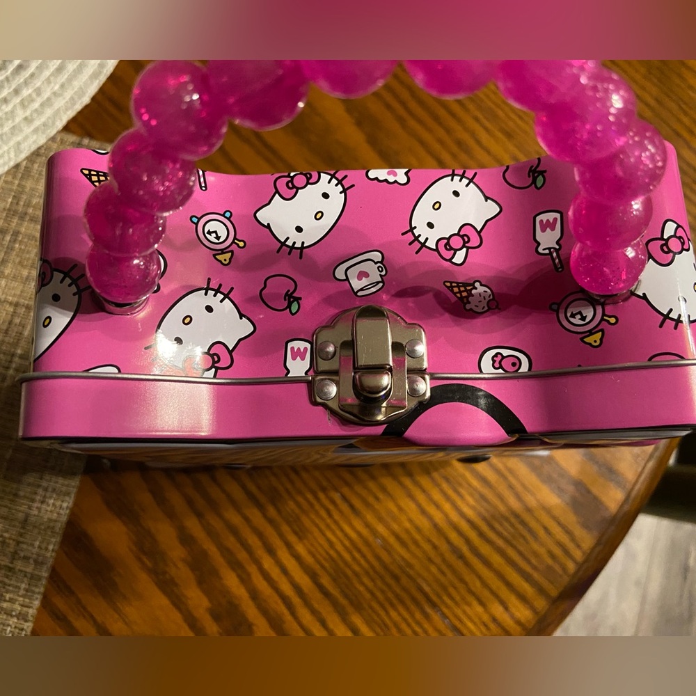 Hello Kitty Collection Tin - Picture 4 of 9
